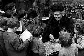 MARÍA MONTESSORI