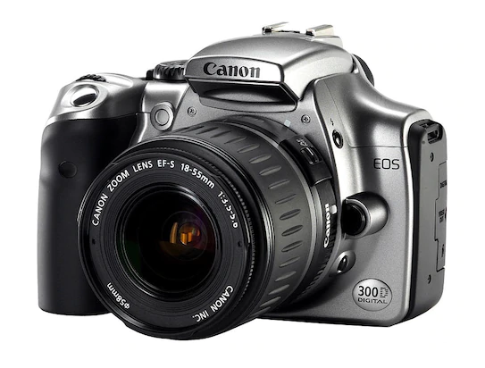 ¿Qué características tenía la cámara Rebel 300D de Canon?