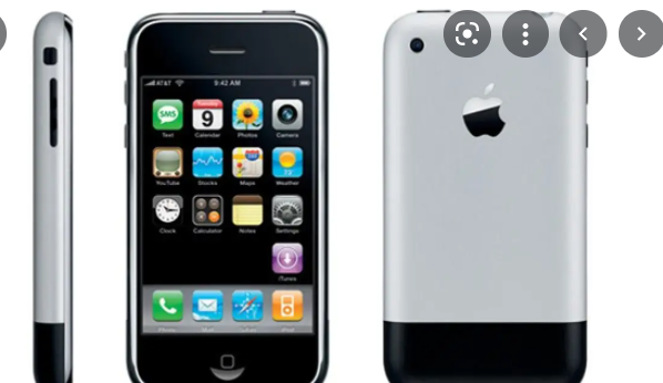Steve Jobs lanza el IPhone 1