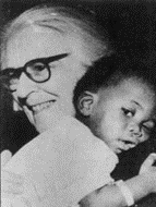 Describe síndrome de deficiencia de proteínas KWASHIORKOR. Cicely Williams