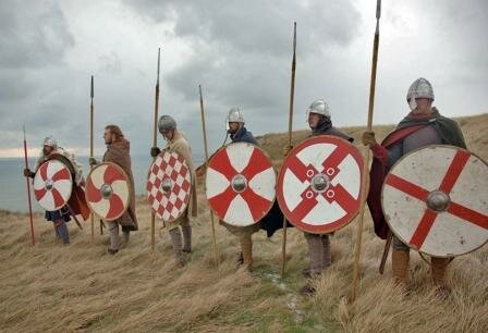 Se dan las primeras invasiones sajonas en Inglaterra.