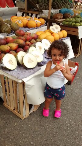 Na feira com a mamãe