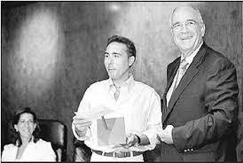 El ganador del 'Gabriel Miró' resalta el auge del cuento: