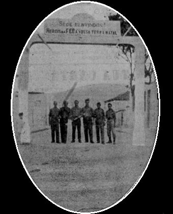 Eva fotografa a chegada dos pracinhas de Cataguases que lutaram na II Guerra Mundial