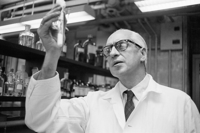 Severo Ochoa obtiene el Premio Nobel