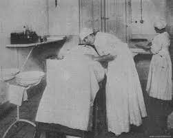 Aprobación del plan de estudio para la carrera de parteras.