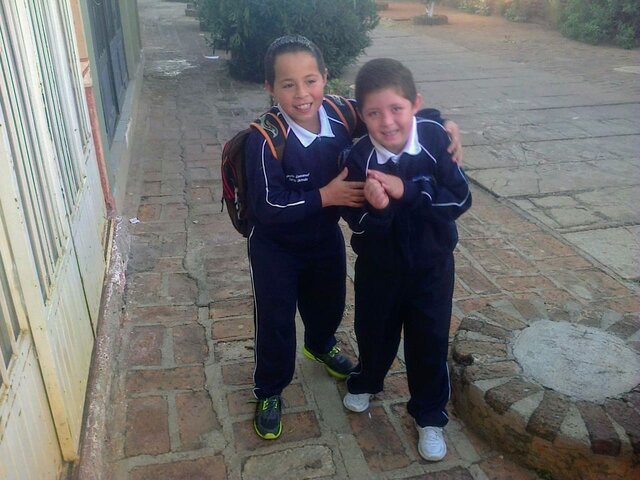 PRIMERA VEZ MI HERMANO Y YO EN LA ESCUELA