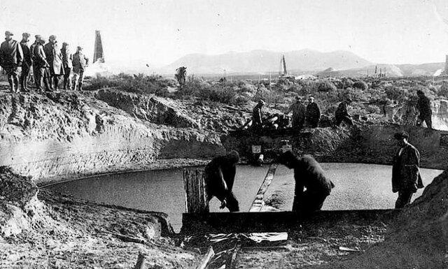 Es creada YPF por el Estado Argentino