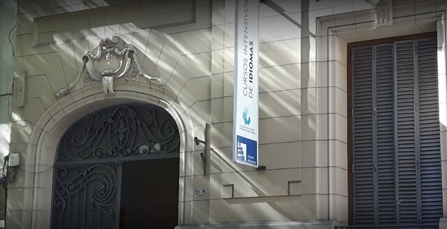 Ich habe einen Deutschkurs in Cursos intensivos gemacht.