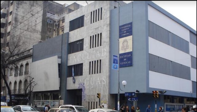 Ich habe Übersetzung in der Uni studieren angefangt.