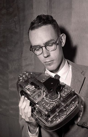 Ivan Sutherland desarrolla algoritmos de transformacion y arrastre