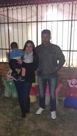 Mi hermano vino a festejar año nuevo con la familia.