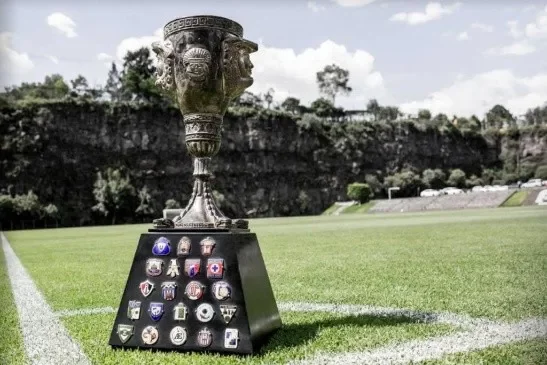 Primeros titulos oficiales