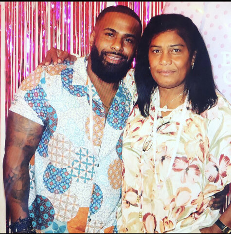 celebrating my brother first born baby-shower with mom