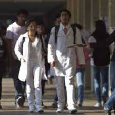 Servicio social de los pasantes por Gustavo Baz