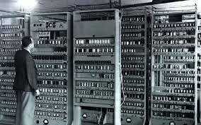 Se crea la pirmera computadora electrica.