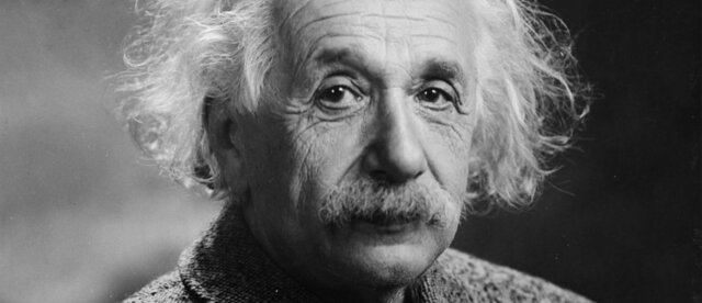 Albert Einstein publica su teoría sobre relatividad espacial.