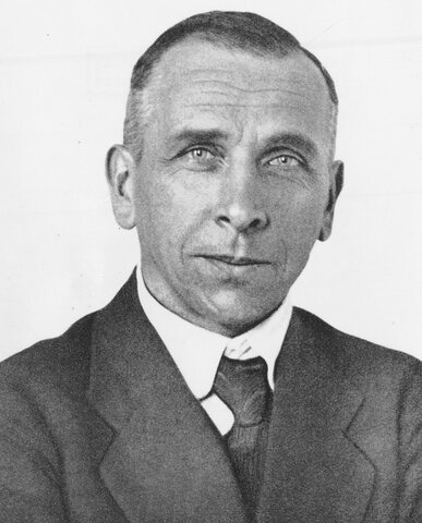 Alfred Wegener publica su teoría sobre la tectónica de placas.