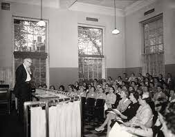 Neil Borden lanza el mix de marketing.