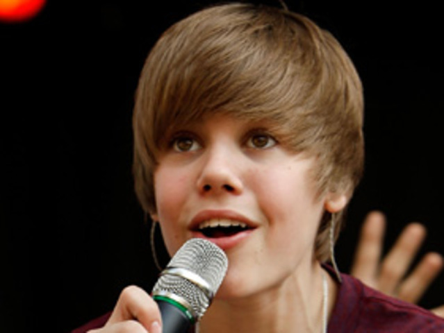 Performs at the White House