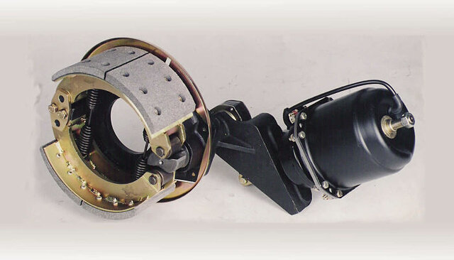 Entra en función el freno de aire para ferrocarril.