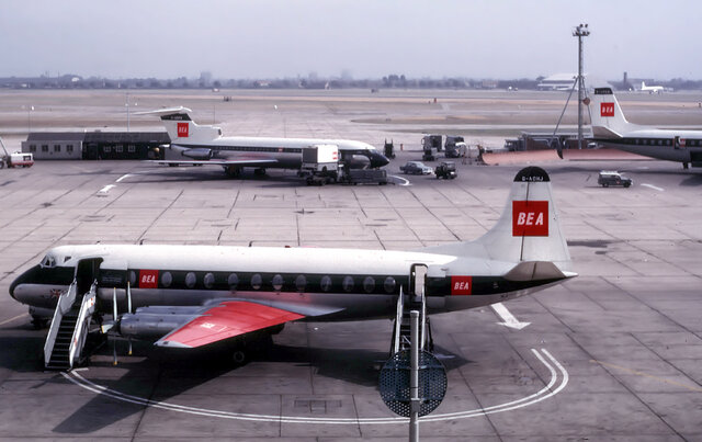 Primer avión de línea en usar turbohélice