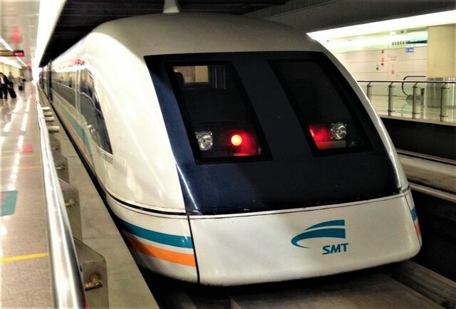 Primer tren de levitación magnética