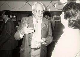 Brian Shackel publicó el artículo “Ergonomía para una computadora”.