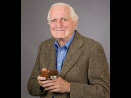 Douglas Engelbart junto con Bill English diseñan el mouse.