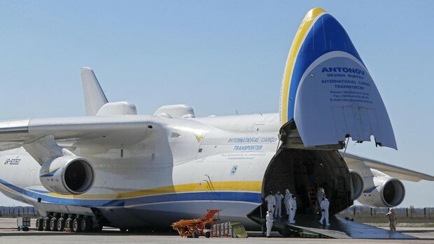Primer vuelo del Antonov An-225. Avión más grande del mundo