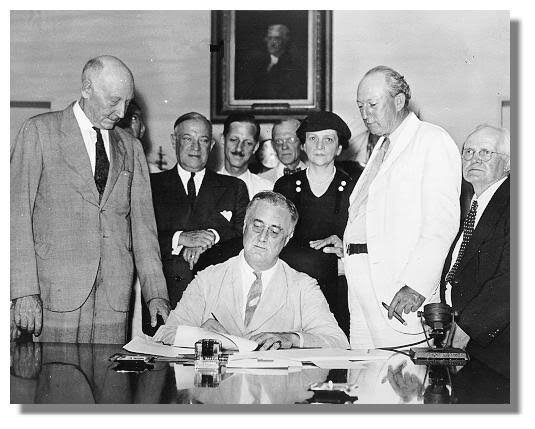 La gran crisis económica termina, con el implemento de el “New Deal”.