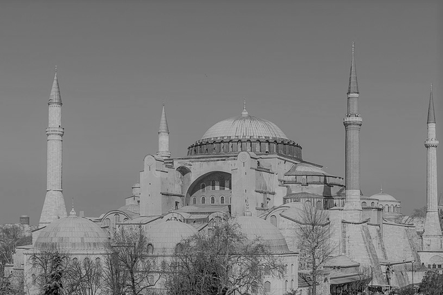 Turkes annuncia la reislamizzazione di Santa Sofia