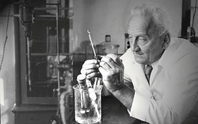 CHARLES GLEN KING Y ALBERT SZENT- GYORGYI