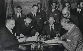 Firma del tratado de ayuda militar con Estados Unidos