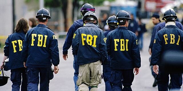 una periodista del diario británico The Guardian filtró documentos revelando que el FBI