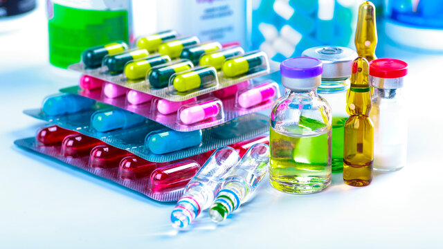 Publicación de la primera lista de medicamentos esenciales