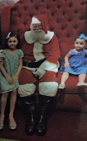 Primeira foto com Papai Noel juntinhas!