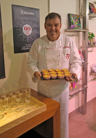 Primer pastel de arroz hecho con harina de arroz