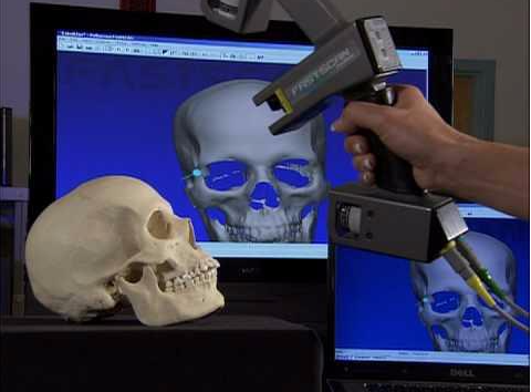 Se crea el programa Polhemus