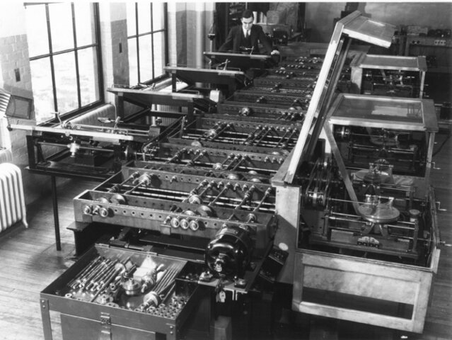 MÁQUINA DE RESOLVER ECUACIONES DIFERENCIALES DE VANNEVAR