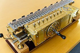 MAQUINA(MULTIPLICAR,DIVIDIR)