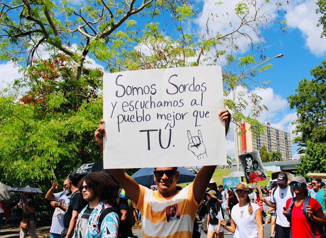 Ley 334 de 1996 por el cual se crean algunas normas a favor de la población sorda.