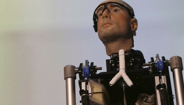 Primer robot “Humano”