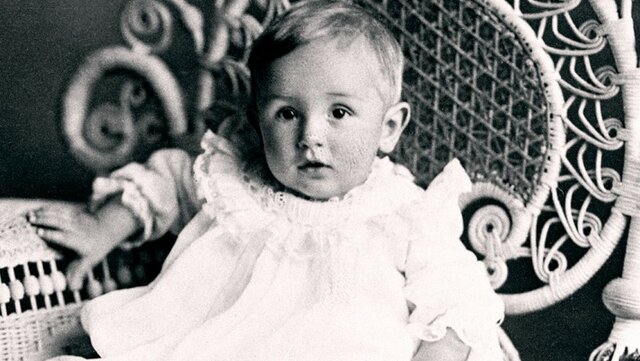 Walt Elias Disney born