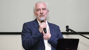 Mario Hernández Clasifica tres clases de posturas éticas en salud: