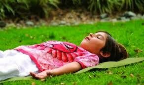 1929 TÉCNICAS DE RELAJACIÓN (COMO EJERCICIOS DE RESPIRACIÓN, ENSOÑACIÓN DIRIGIDA Y RELAJACIÓN MUSCULAR PROGRESIVA) – 1929