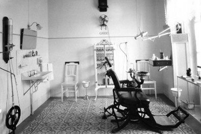 PROFESION DE DENTISTA - 1900 a.C.