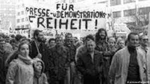 1959 (se realizan marchas en Berlín en contra de la política exterior)