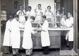 1902 SIGLO XX SE FUNDO LA PRIMERA ESCUELA MEDICINAL NATURAL NORTEAMERICANA