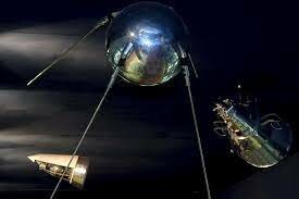 primer satélite lanzado al espacio